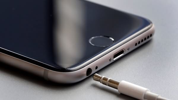 如何解决 iPhone 卡在耳机模式的问题